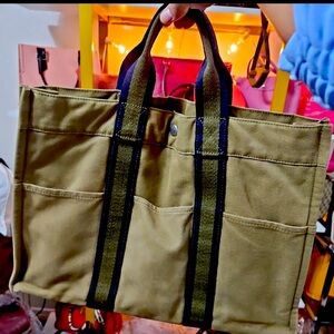 Hermes Tote …EUC.. Clean… Call Out: slight rubbing on corners.. see photos